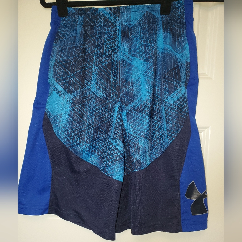 Under Armour boy's shorts large